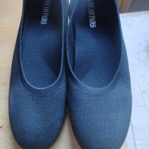 Dream Pairs Black Slip-On Flats Size 7